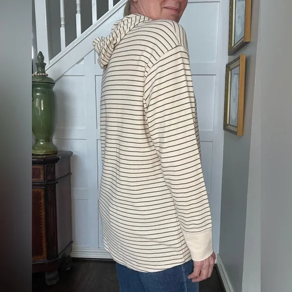 L.L. Bean Women’s Large Pullover Top - Picture 2 of 8